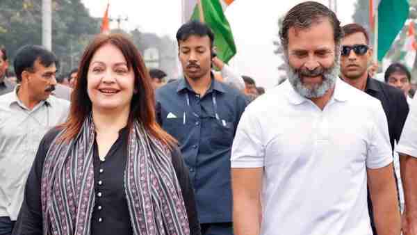 भारत जोड़ो यात्रा में पूजा भट्ट भी हुई शामिल