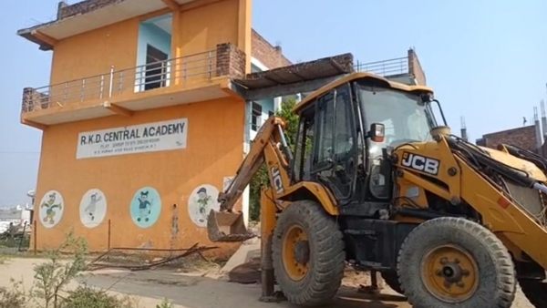 जेल में बंद है स्कूल संचालक पवन शर्मा