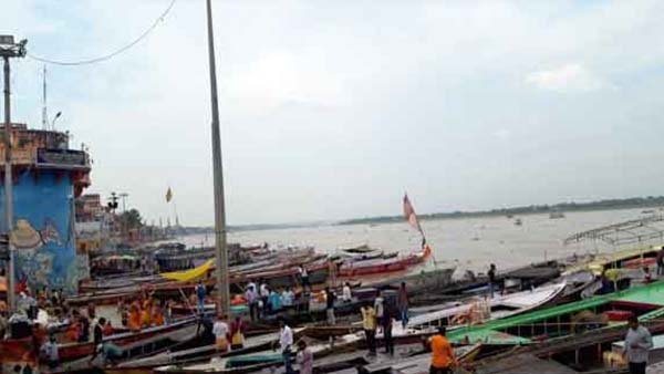 गंगा में समा जाते हैं 34 पर्यटक