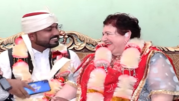 कपल ने किया हक मेहर का भी भुगतान कपल ने किया हक मेहर का भी भुगतान