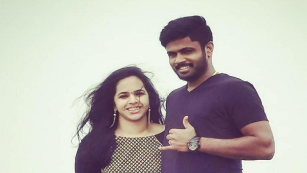  चारुलता हिंदू नायर हैं...