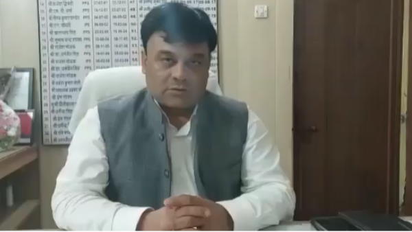 Clash between advocate and policeman on the road in Kanpur incident captured in CCTV