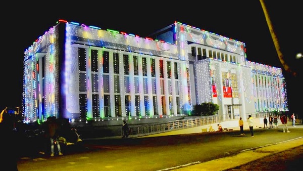 पूर्व संध्या पर दीप जलाकर श्रृद्धांजलि दी