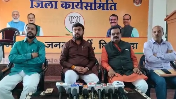 बीजेपी ने केक को बनाया सियासी मुद्दा बीजेपी ने केक को बनाया सियासी मुद्दा