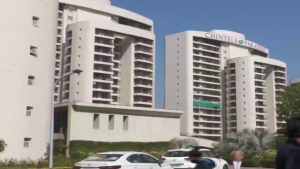 50 फ्लैट का है Tower D