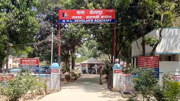 आरोपित के घर दावत में शामिल हुई पुलिस