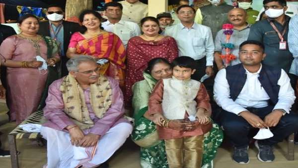 सीएम भूपेश ने राजनीति के साथ निभाई पारिवारिक जिम्मेदारी सीएम भूपेश ने राजनीति के साथ निभाई पारिवारिक जिम्मेदारी