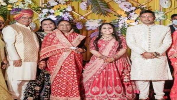 इसी साल फरवरी में हुई है पुत्र की शादी इसी साल फरवरी में हुई है पुत्र की शादी