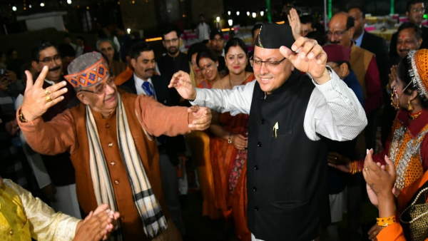 मुख्यमंत्री भैलो खेलने के साथ लोकनृत्य में भी शामिल हुए