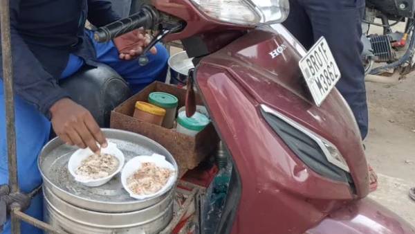 बंधन की चलती फिरती इडली की दुकान बंधन की चलती फिरती इडली की दुकान