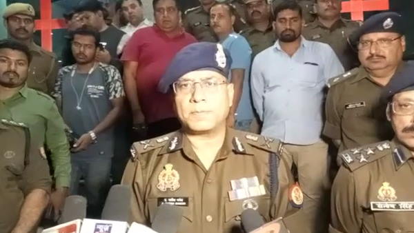 The miscreants looted the pistol after shooting the inspector in Varanasi The miscreants looted the pistol after shooting the inspector in Varanasi