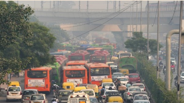 दिल्ली में बच्चों-बुजुर्गों को घर में रहने की सलाह