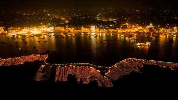 80 लाख के फूलों से सजा काशी विश्वनाथ धाम