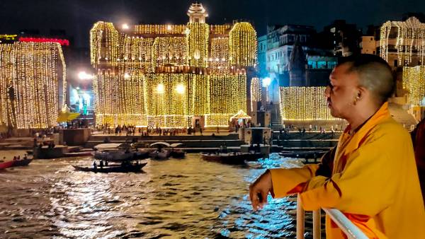 सीएम योगी ने घाटों पर देखी तैयारी