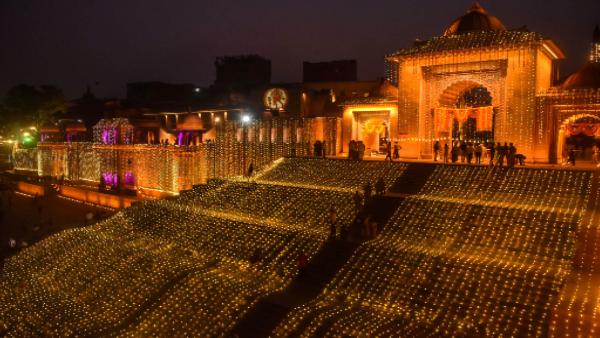 पूर्व संध्या पर घाटों की अद्भुत तस्वीरें