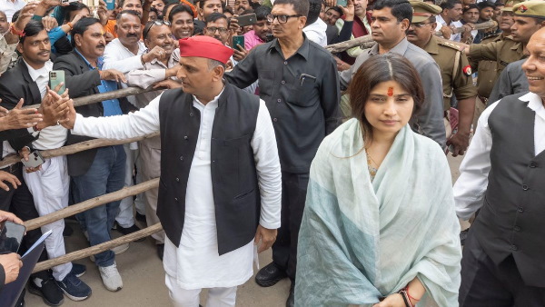 डिंपल पर 28 लाख रूपये का लोन