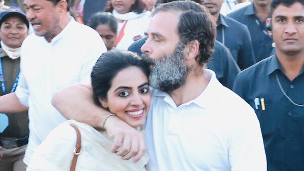 दिव्या मदेरणा को ट्रोल किया जा रहा दिव्या मदेरणा को ट्रोल किया जा रहा