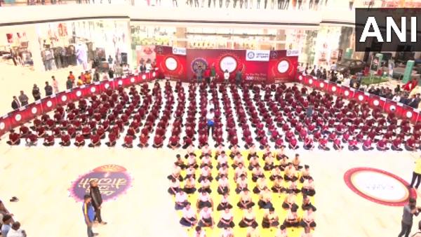 लुलु में मॉल ने तोड़ा 250 दीयों का रिकॉर्ड