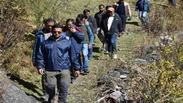 ग्रामीणों से स्वास्थ्य शिविर और किसान क्रेडिट कार्ड बनाने की बात कही
