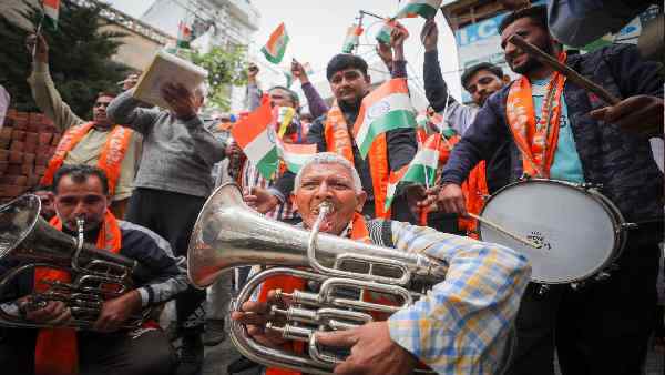सुप्रीम कोर्ट के फैसले पर जश्न