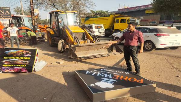 व्यापारियों से भी हुई बहस नहीं रोकी कार्रवाई