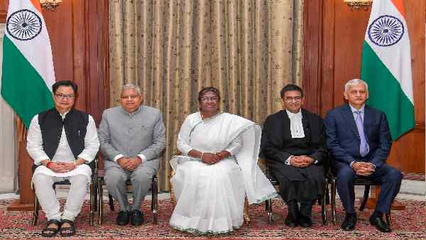 जस्टिस चंद्रचूड़ वाली बेंच ने बैन हटा दिया था