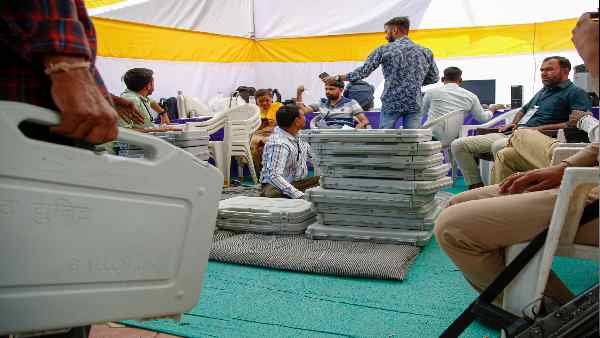 कांग्रेस ने बीजेपी पर लगाया वोट 'बैंक' बांटने का आरोप