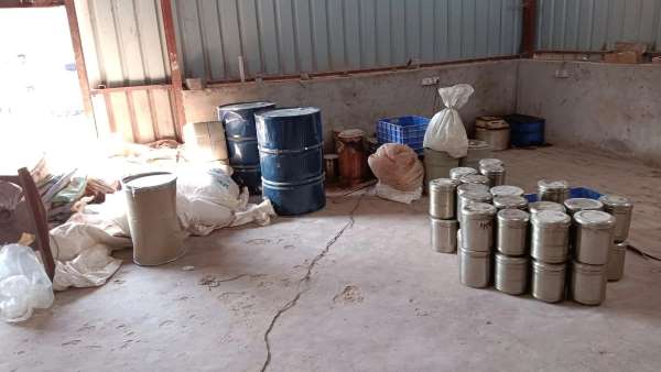 ये समान किये जप्त, जांच के लिए सैम्पल भेजा लैब