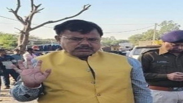 मंत्री ने पलटवार करते हुए कहा उछल कूद से ही विकास हो रहा है