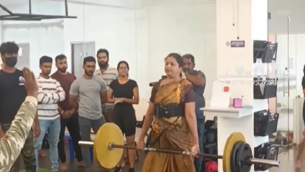 'मैं 56 की हूं और साड़ी में वर्कआउट करती हूं...'