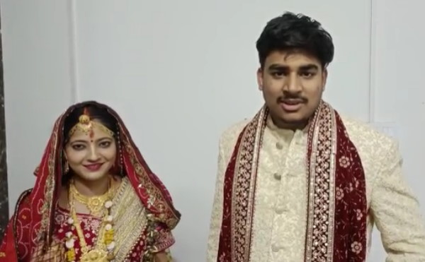 अनिष्का को हेलिकॉप्टर से नौगांवा लाया गया