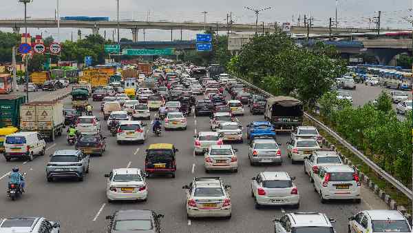 मिडिल क्लास वाले कितना कमाते हैं ?