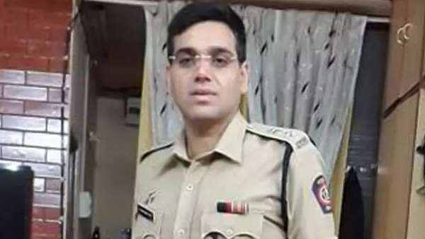भूखे पेट भिखारियों के साथ तक सोए