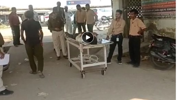 अस्पताल में इलाज या सुसाइड प्वाइंट?