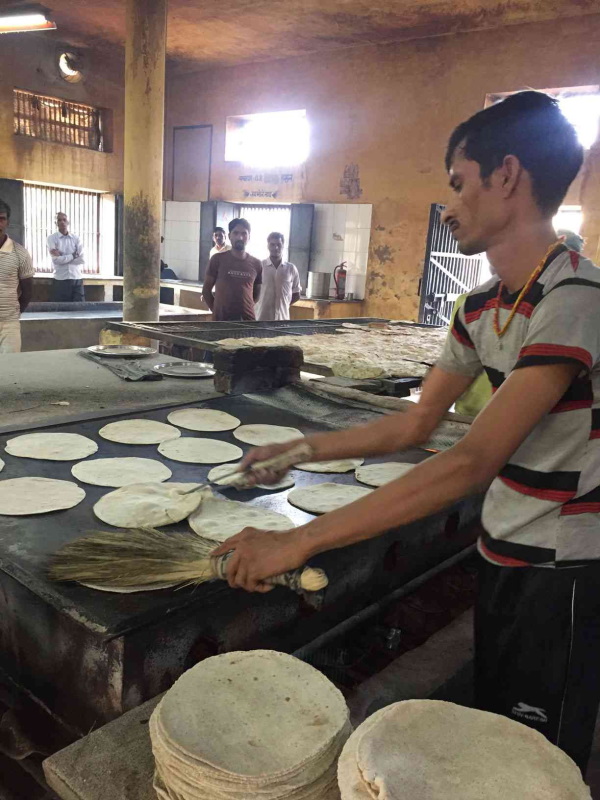 जेल की दाल रोटी खाई और फिर यहां से चले गए