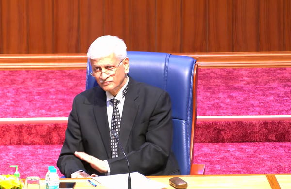 न्यायाधीश बनने से पहले वरिष्ठ अधिवक्ता थे