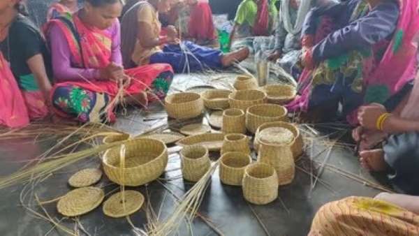 10 महिला समुहें कर रही कार्य, एनआरएलएम ने दी ट्रेनिंग