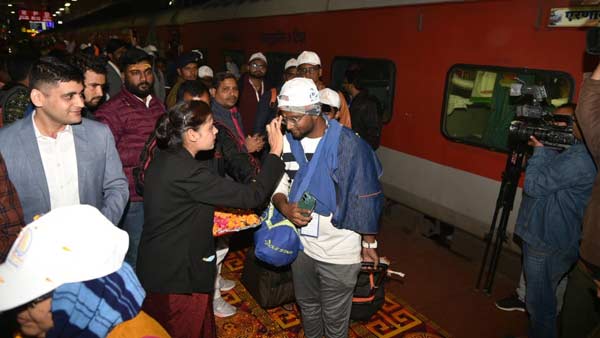 पहला जत्‍था पहुंच गया है अयोध्या 