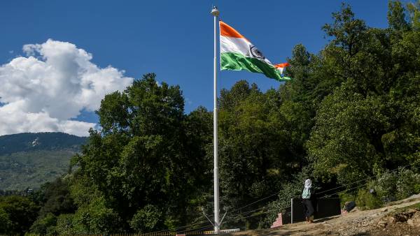 जम्मू-कश्मीर में सुरक्षा व्यवस्था मजबूत जम्मू-कश्मीर में सुरक्षा व्यवस्था मजबूत