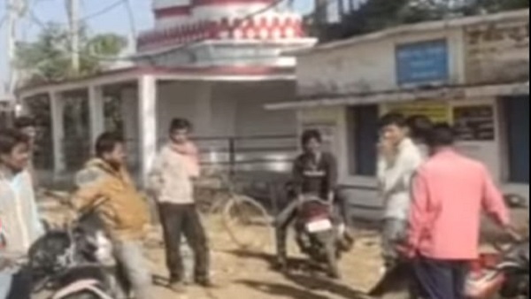 MP: घर के बाहर खड़ी बस चुरा ले गए, पकड़े जाने के डर से रास्ते में छोड़ा