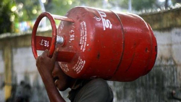नोएडा-पटना में घटे पेट्रोल-डीजल के दाम, चेक करें रेट