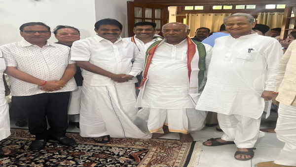 कांग्रेस के एक व्यक्ति एक पद के फार्मूले में भी फिट नहीं बैठते जोशी