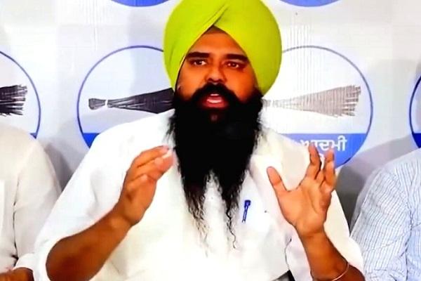 Aam Aadmi Party leader malvinder Kang targets bjp govt
