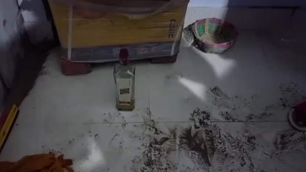 लगातार शराब और मांस की पार्टी की जाती है