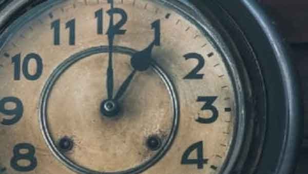 डेनमार्क तक ऐसी पहुंचाई घड़ी