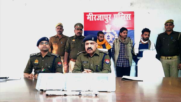 बांट लिए थे पैसा और बेच रहे थे डीएपी