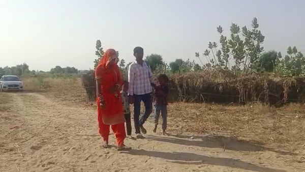  बाड़मेर के चालक ने ग्रामीणों को बताई जानकारी