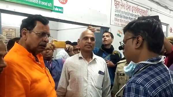 वृद्ध को सांस लेने में हो रही थी तकलीफ 