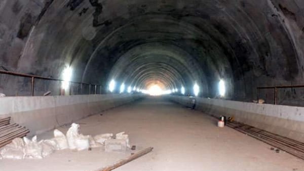 रेल के लिए भी किया गया सुरंग निर्माण कार्य रेल के लिए भी किया गया सुरंग निर्माण कार्य