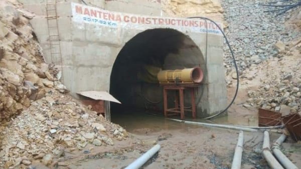 टनल का निर्माण बेहद मुश्किल भरा टनल का निर्माण बेहद मुश्किल भरा